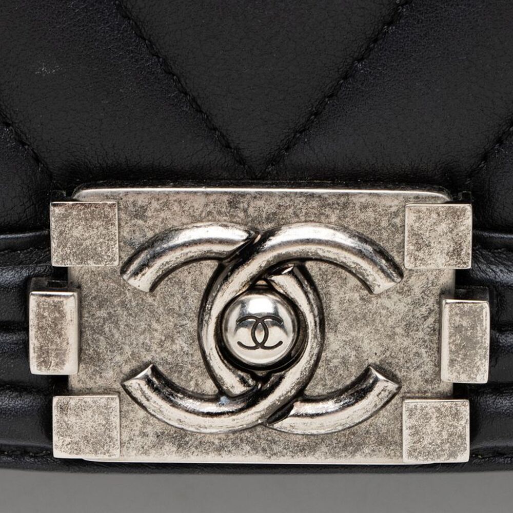 Chanel Chevron Lambskin Old Medium Boy Bag - Picture 9 of 15